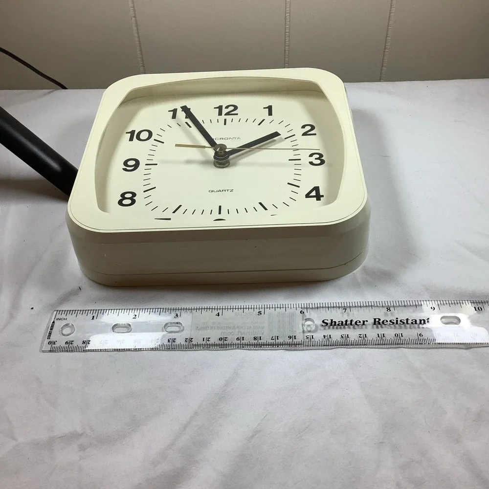 Micronta Quartz Alarm Clock Analog Beige Radio Shack Desk